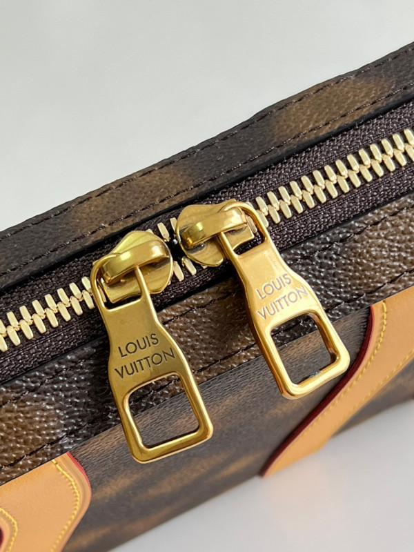 l**is V*t*n soft trunk