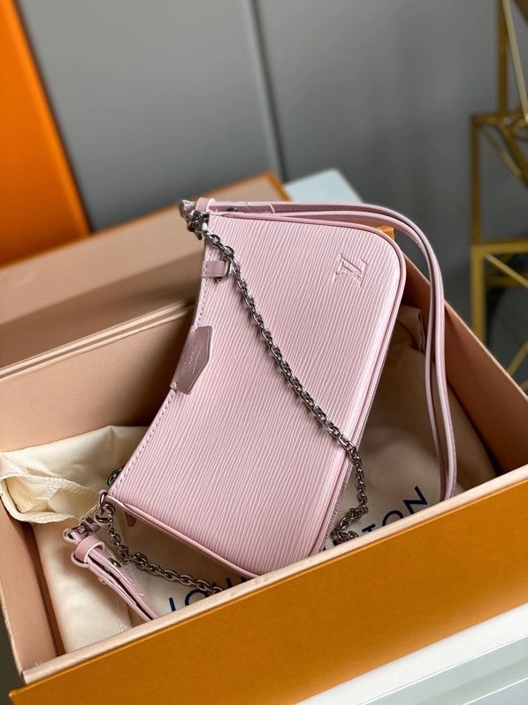 l**is V*t*n easy pouch on strap