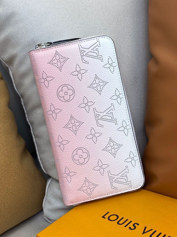 l**is V*t*n zippy wallet