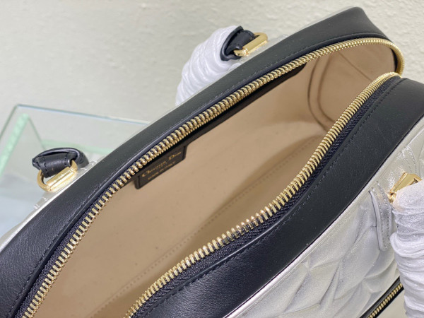 D*or medium vibe zip bowling bag