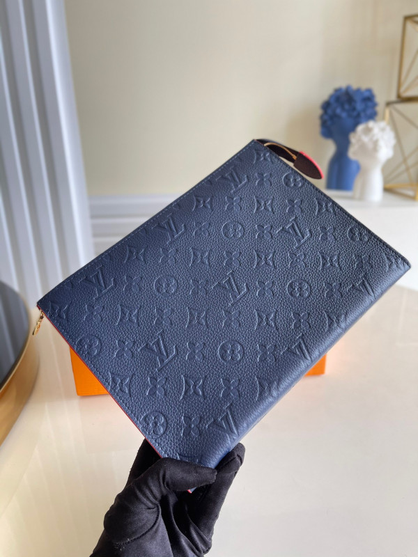 l**is V*t*n pochette voyage