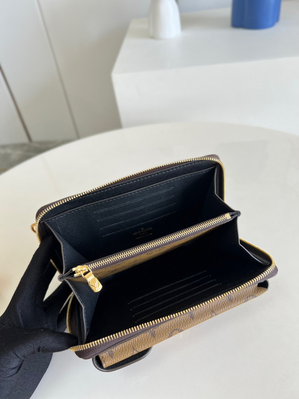 l**is V*t*n trunk vertical