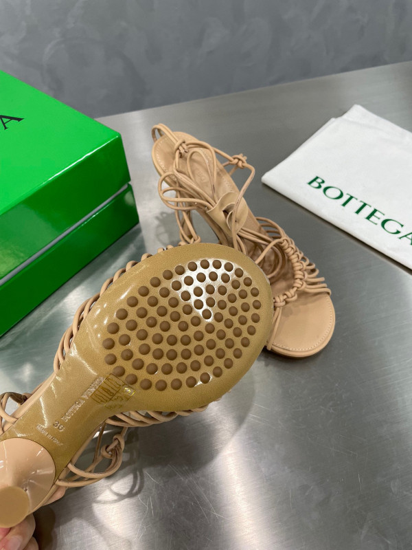 Bo*te*ga ve*ne*ta dot