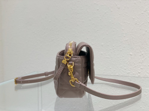 D*or caro pouch with chain