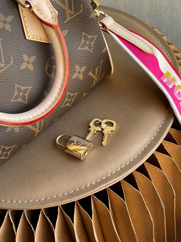 l**is V*t*n speedy bandouliÈre 20