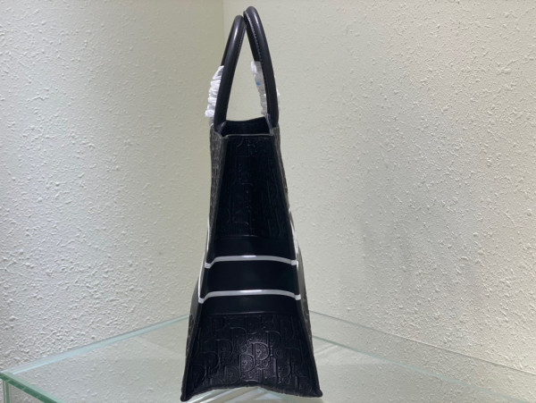 large D*or book tote