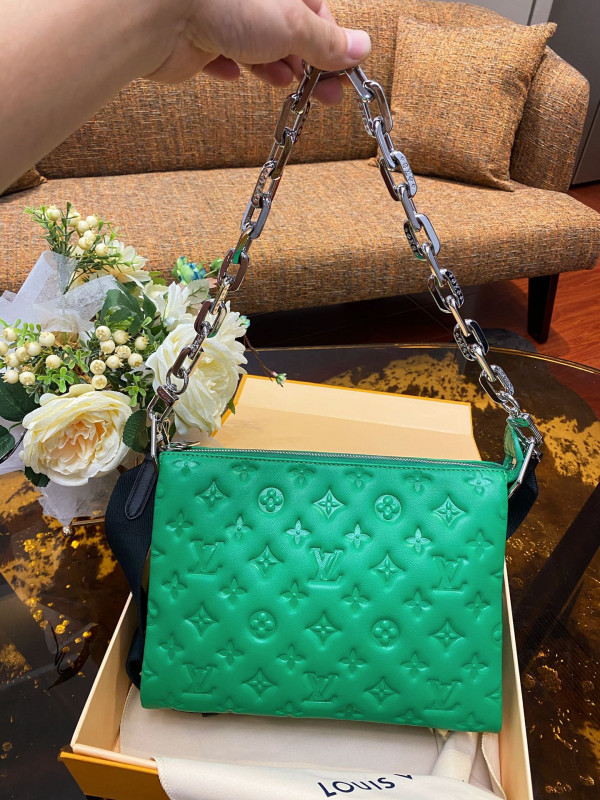 l**is V*t*n coussin pm