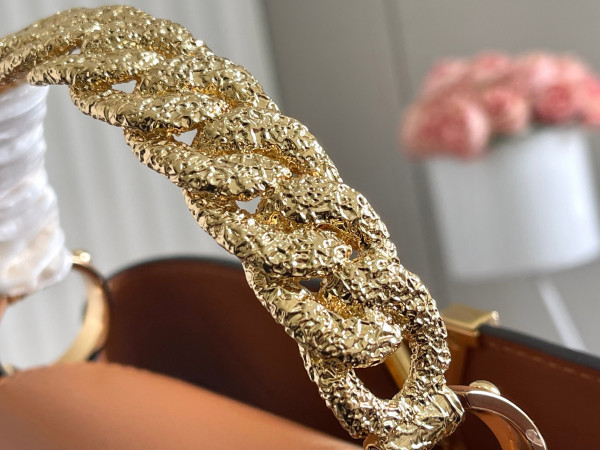 l**is V*t*n capucines bb