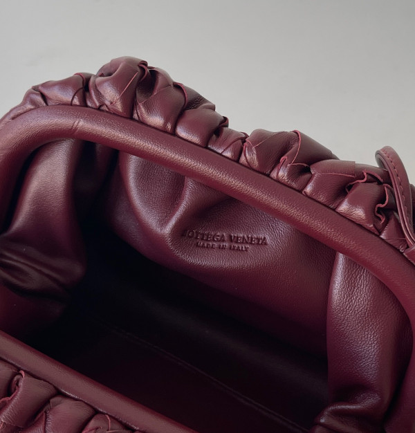 Bo*te*ga ve*ne*ta mini pouch