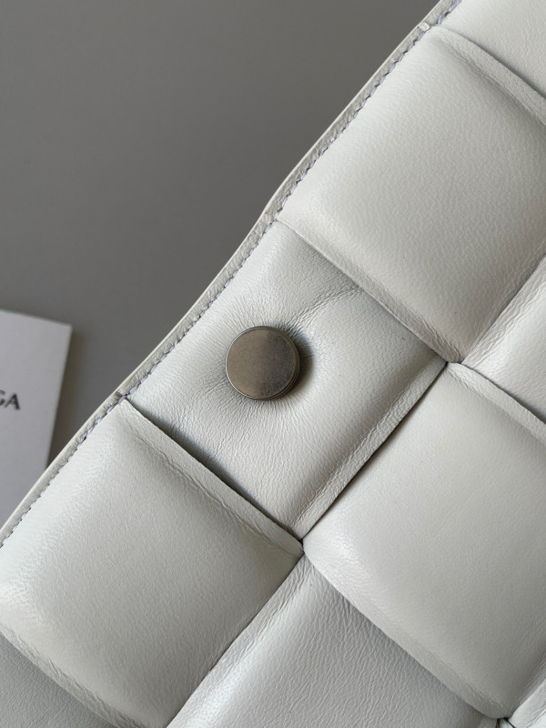 Bo*te*ga ve*ne*ta cassette