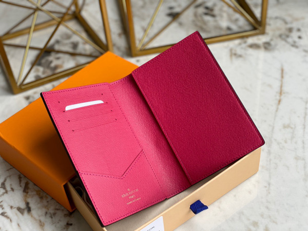 l**is V*t*n passport cover