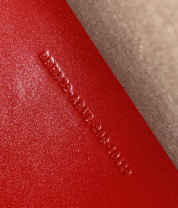 F**di medium sunshine