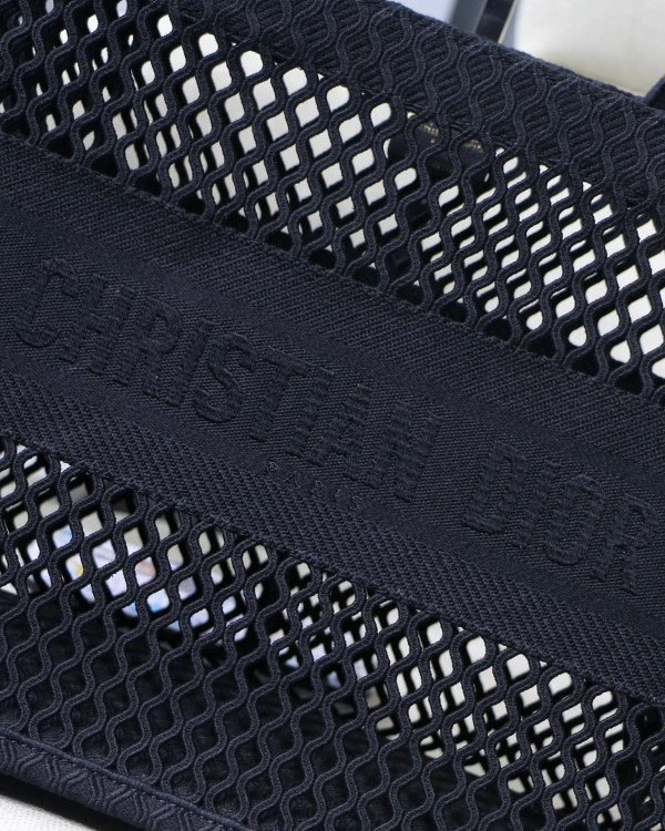 medium D*or book tote