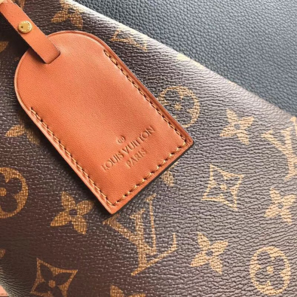 l**is V*t*n v tote mm