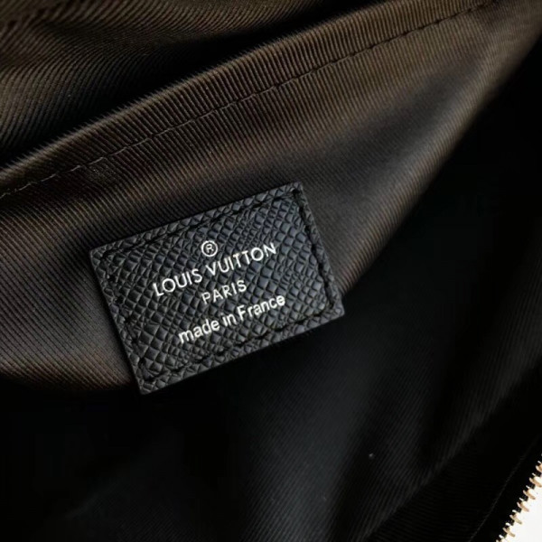 l**is V*t*n outdoor messenger pm