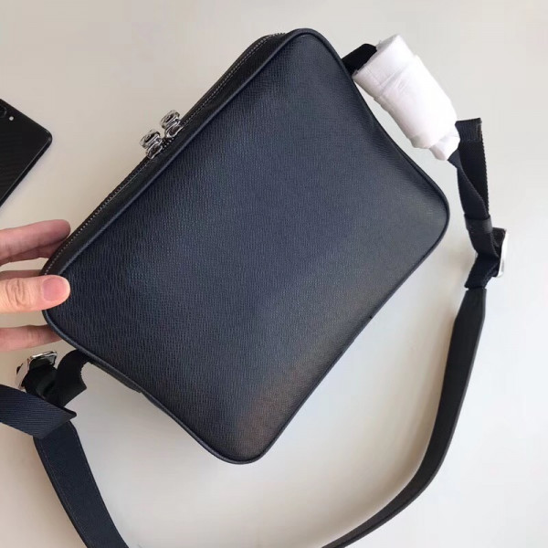 l**is V*t*n outdoor messenger pm