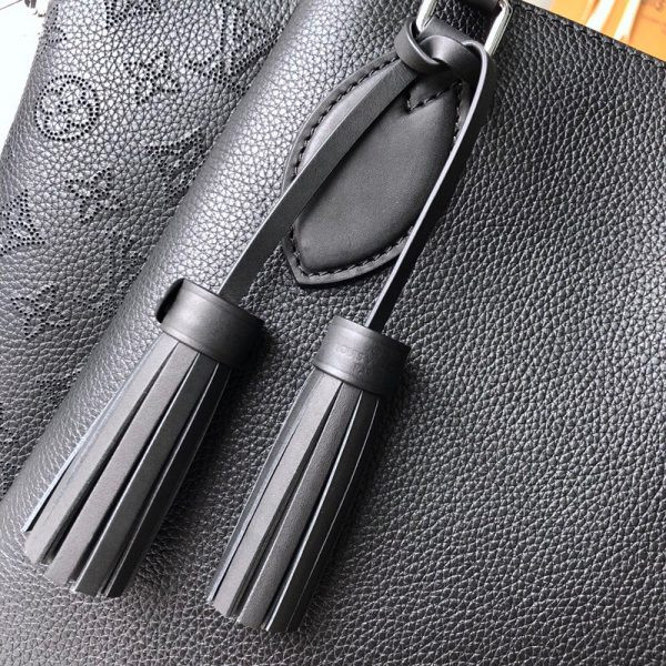 l**is V*t*n haumea bag