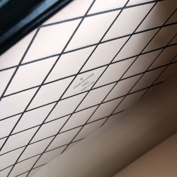 l**is V*t*n petite malle