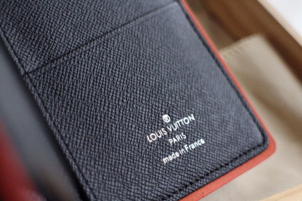 l**is V*t*n brazza wallet