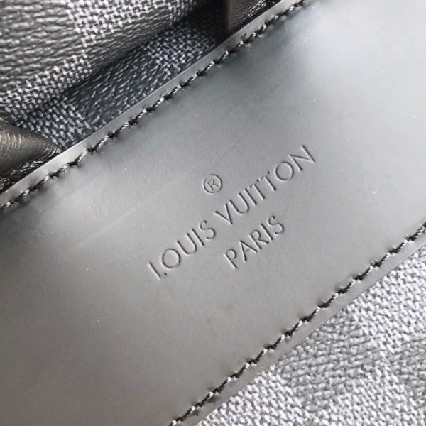 l**is V*t*n backpack