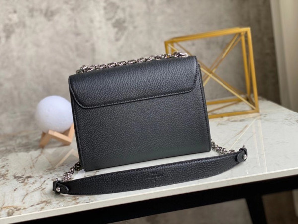 l**is V*t*n twist mm