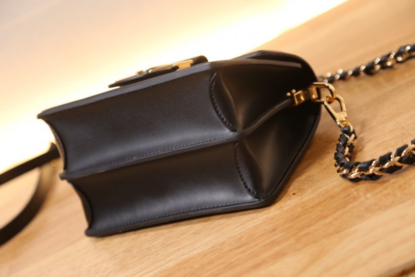 l**is V*t*n dauphine