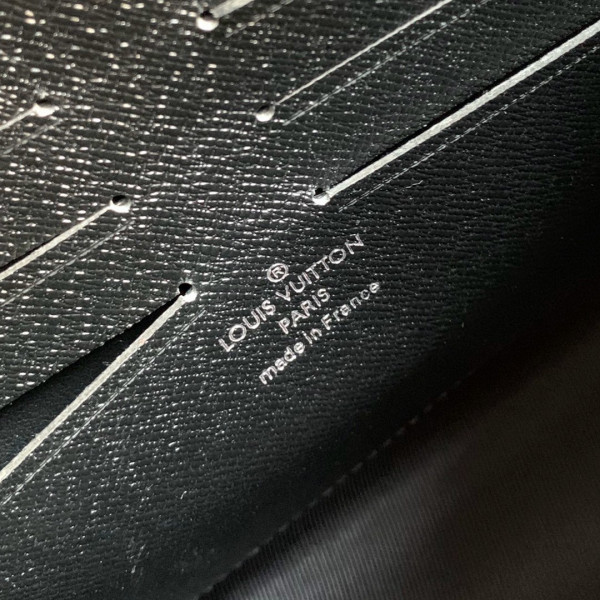 l**is V*t*n pochette voyage