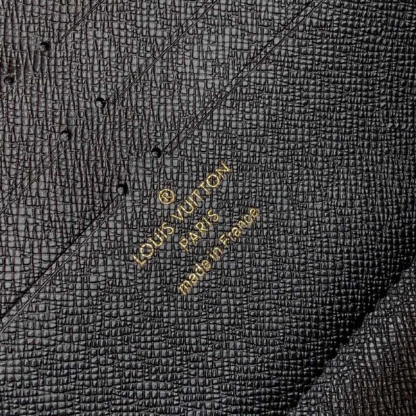 l**is V*t*n dauphine wallet