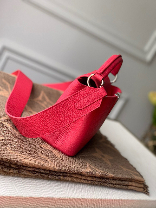 l**is V*t*n capucines mini