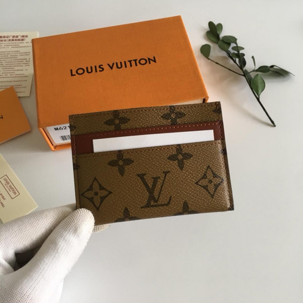 l**is V*t*n bandouliere 50double card holder
