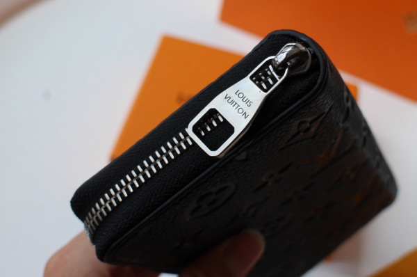 l**is V*t*n zippy wallet