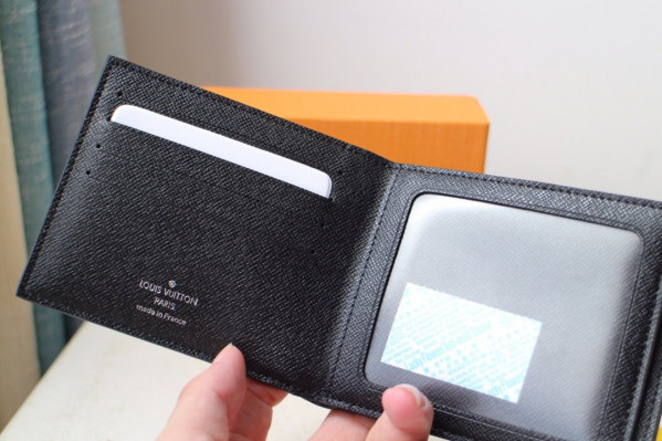 l**is V*t*n amerigo wallet