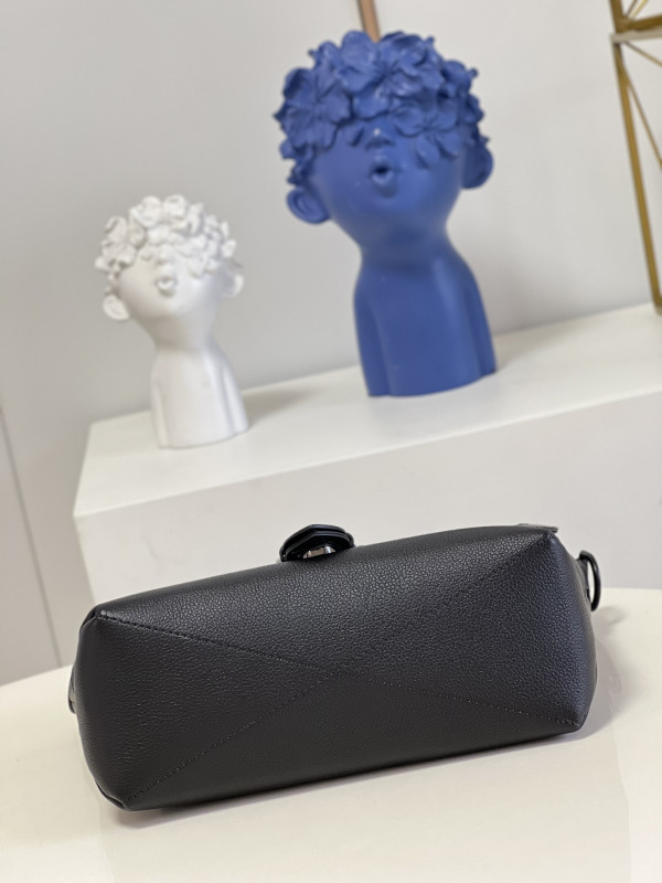 l**is V*t*n saumur messenger