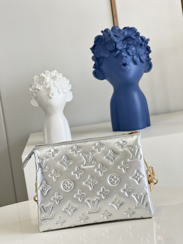 l**is V*t*n coussin bb