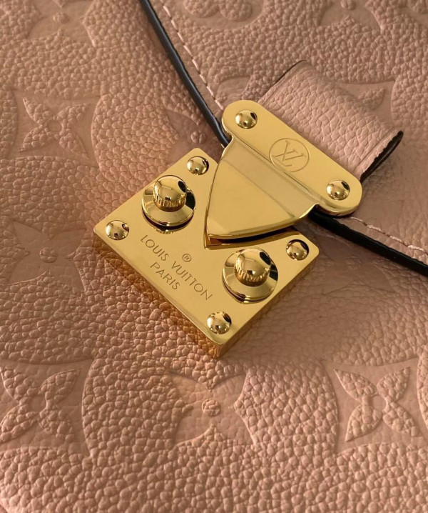 l**is V*t*n pochette metis