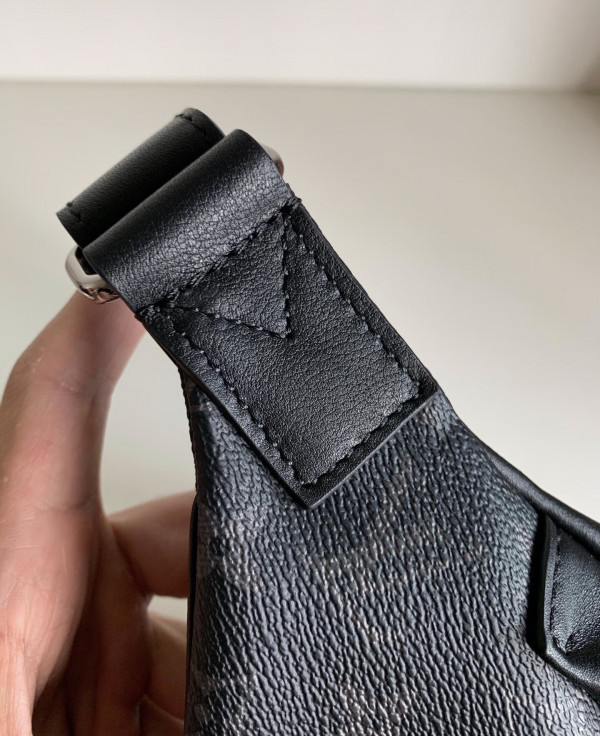 l**is V*t*n discovery bumbag