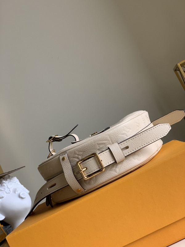 l**is V*t*n boite chapeau souple mm