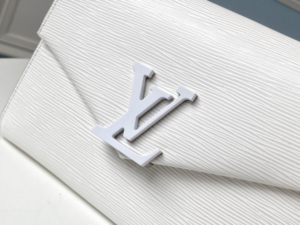 l**is V*t*n pochette grenelle