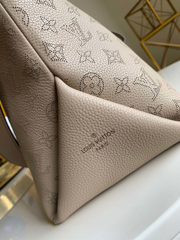 l**is V*t*n beaubourg hobo mm