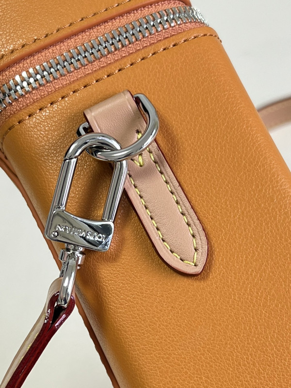 l**is V*t*n vertical box trunk