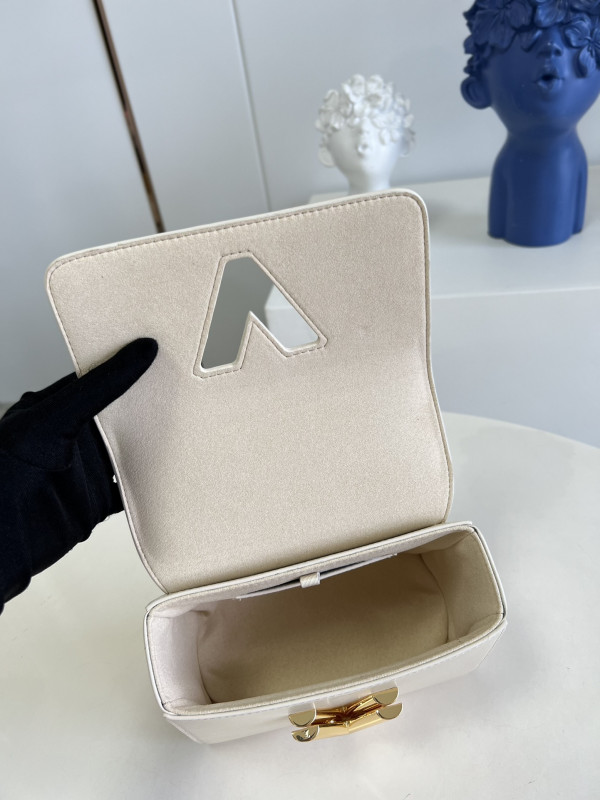 l**is V*t*n twist pm