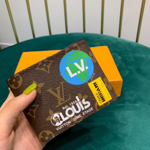 l**is V*t*n multiple wallet