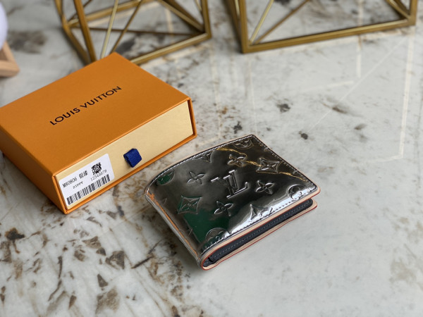 l**is V*t*n slender wallet