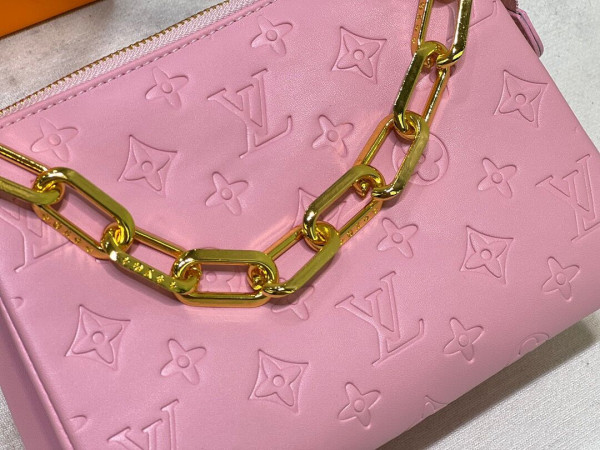 l**is V*t*n coussin pm