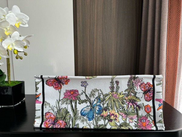 large D*or book tote