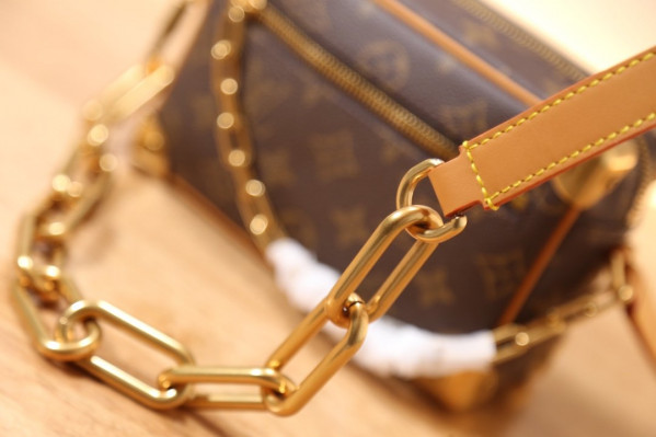 l**is V*t*n mini soft trunk