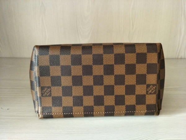 l**is V*t*n backpack clapton