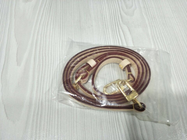 l**is V*t*n petite boite chapeau