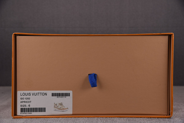 l**is V*t*n sneakers