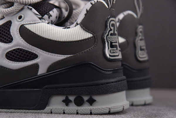 l**is V*t*n sneakers